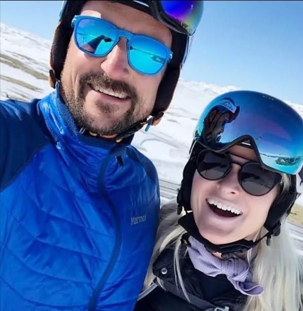 五维星体 大雪纷飞拦不住当众亲吻腻歪，这位王妃结婚20年仍被宠上天