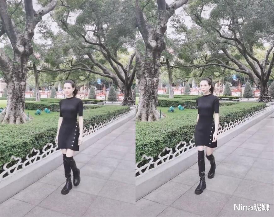 穿衣搭配|55岁李若彤真让人自卑，一把年纪穿针织裙无赘肉，“马蜂腰”女生都看酸