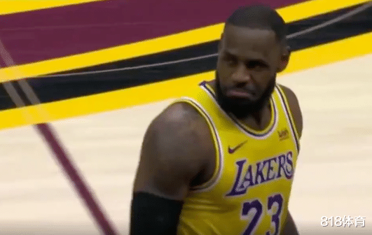 勒布朗·詹姆斯|你惹他干嘛? 騎士主管鼓掌慶祝詹皇投丟, 老詹先瞪他末節(jié)10中9回敬