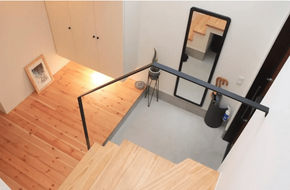 |85平小居住三个娃,客厅没有沙发,妈妈定期扔扔扔,好清爽