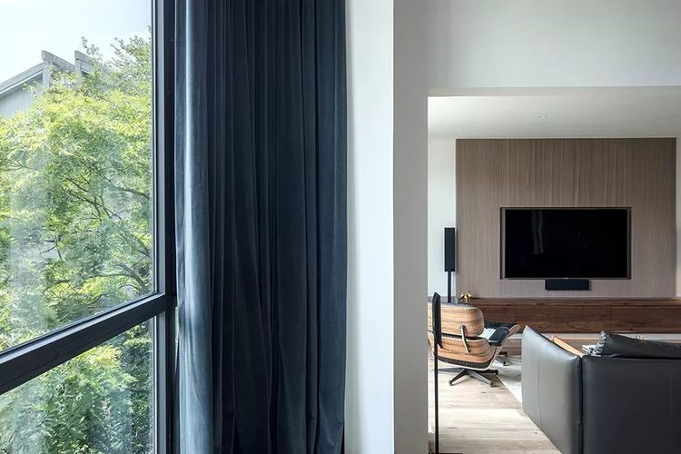 216平的现代风复式大宅,还有个惹人羡慕的露台花园