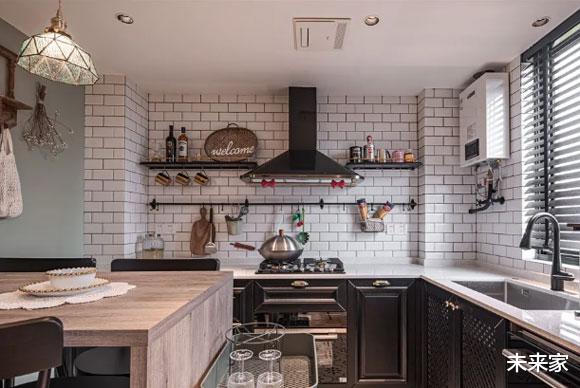 |她家把餐厅包进厨房，复古装修效果很惊艳，小户型就该这么装！