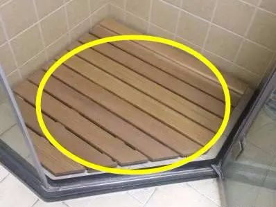 卫生间装修还在铺瓷砖吗,现在都流行这么弄,保暖又防滑