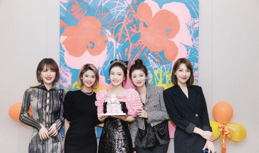 杨凯雯|《心动4》麦乐迪和《心动2》杨凯雯偶遇，梦幻联动，同框太惊艳！