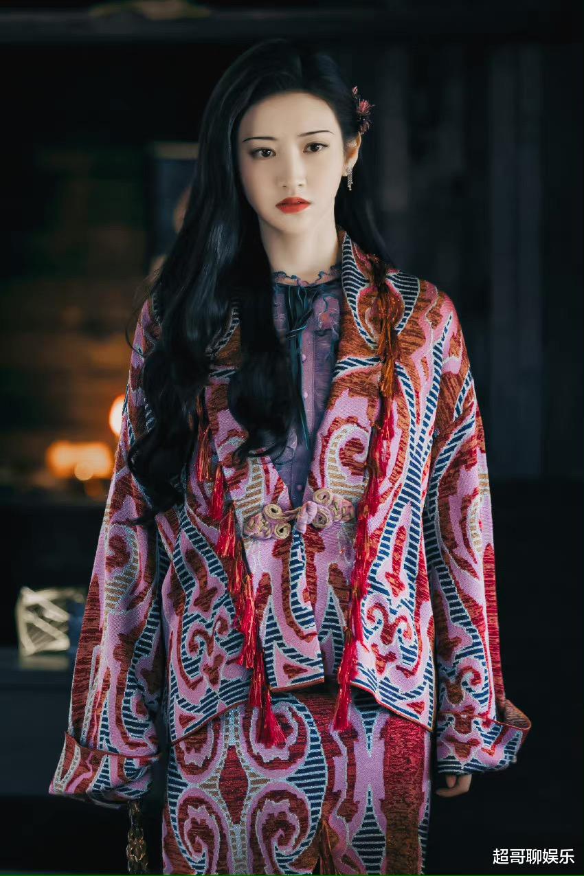 景甜|有种“惊艳”叫景甜的复古写真，小腹结实无赘肉，旗袍装扮太惊艳