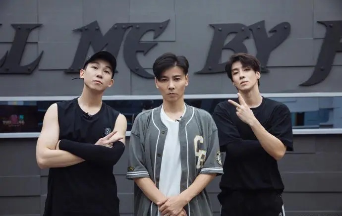 张晋|《披哥》已诞生两组“父子”CP，蔡少芬和袁咏仪捡了3个“儿子”