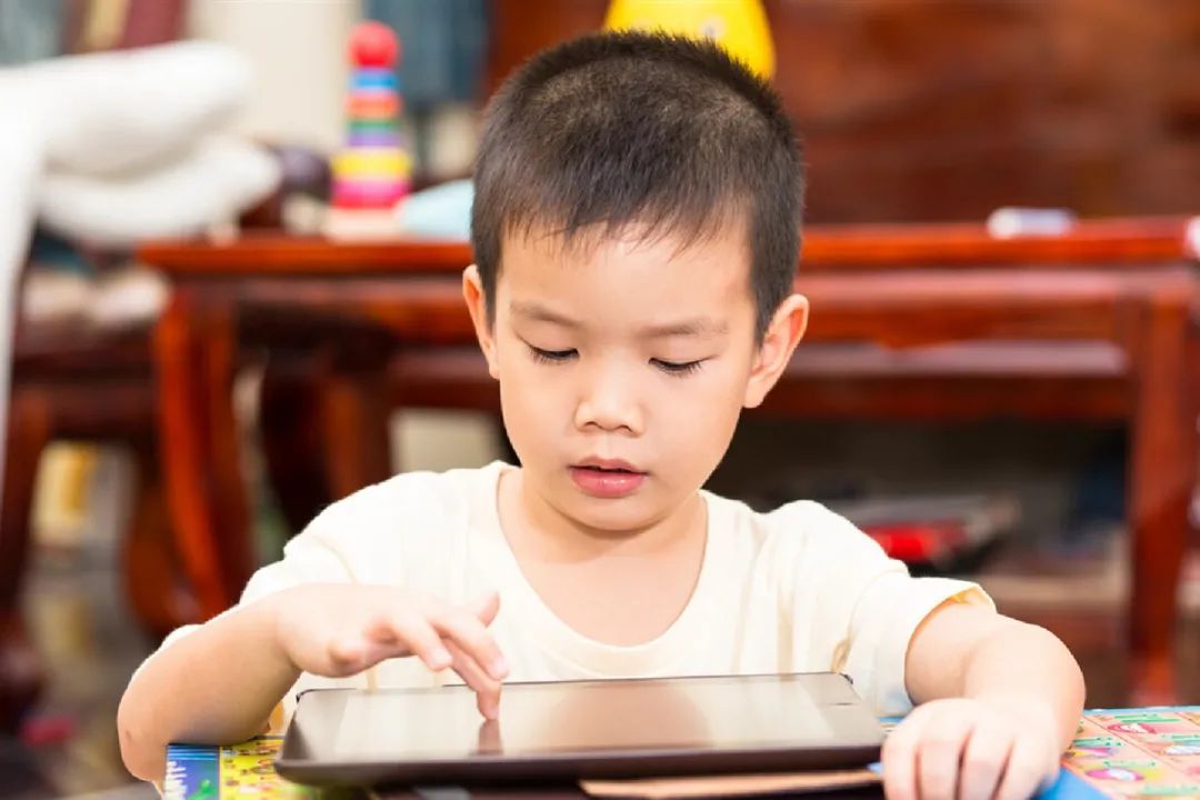 C妈学堂|孩子的专注力差，或许是家长在背后悄悄“搞破坏”，但愿你没有做