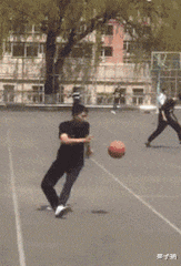 女主播 今天看直播，女主播的“xiong”掉了下来, 直播间瞬间炸开了锅。