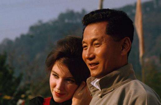 奶球妈咪聊|锡金末代国王：40岁娶23岁美国名媛，国灭后人财两空，59岁去世