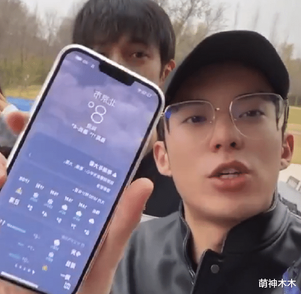 edg战队|EDG夺冠后续引争议,男粉裸奔游行扰民,明星带头做不良示范被批