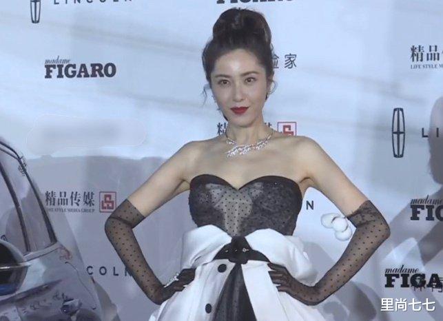 张小斐|费加罗红毯，曾黎把新疆棉花带身上，张小斐艳压baby全球首穿