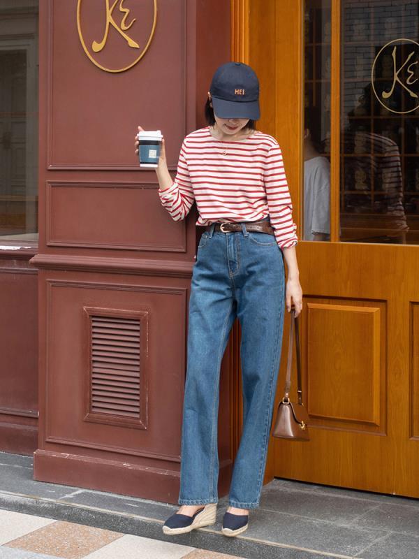 何有强|30岁到40岁怎么穿才减龄洋气？条纹衫搭配牛仔裤简约大气，超好看