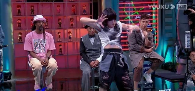 王一博|继布布之后,又一个让王一博表情管理失控,叫得上头的人来了