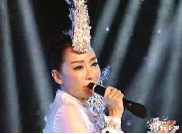 萨顶顶|有种“整容”叫萨顶顶卸妆，神婆变女神，网友：早这样早就火了