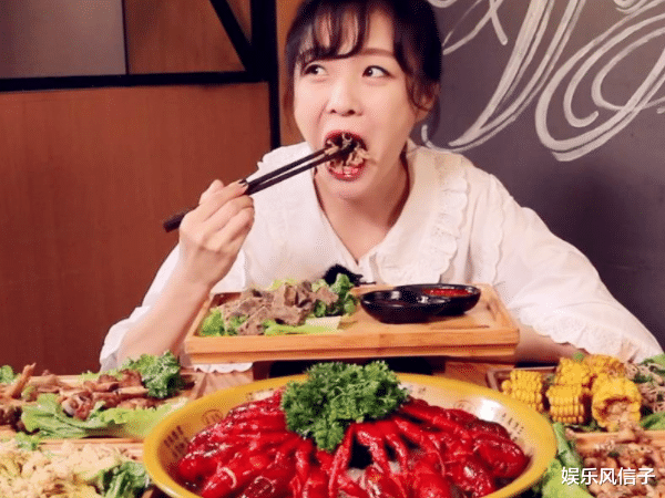 浪胃仙 大胃王浪胃仙穿女装,化妆做美甲背女包,被网友质疑要“嫁人”