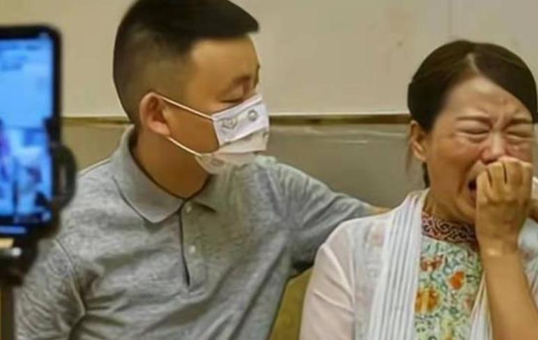 杜新枝|杜新枝进医院了？晒看病照片被嘲装可怜，儿媳妇熊磊日子也不好过