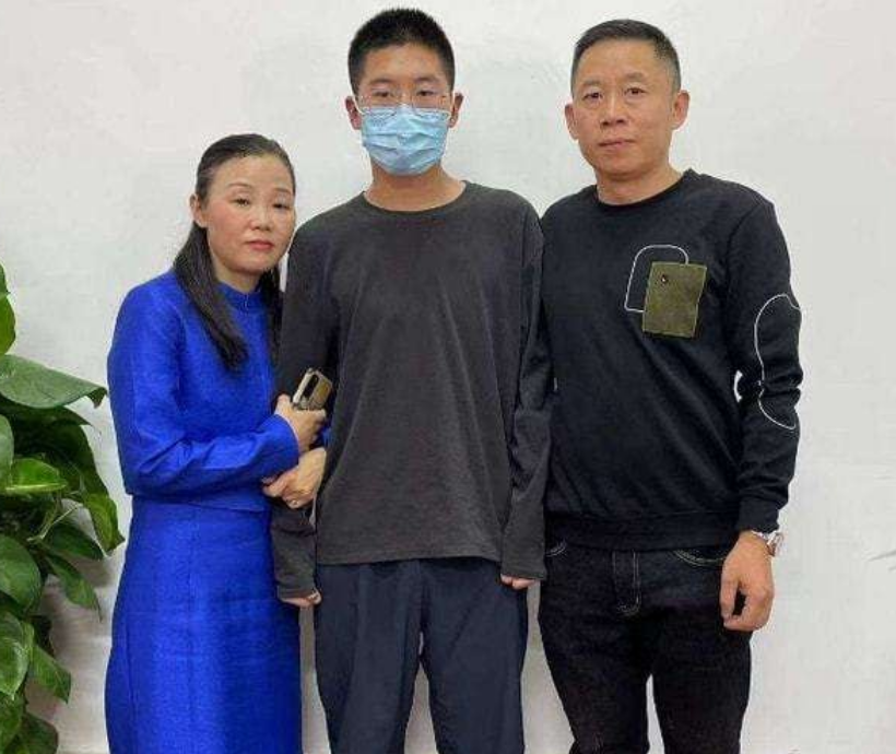 直播带货|孙卓妈妈现身自家包子铺,称不考虑直播带货,无意间透露孙卓现状