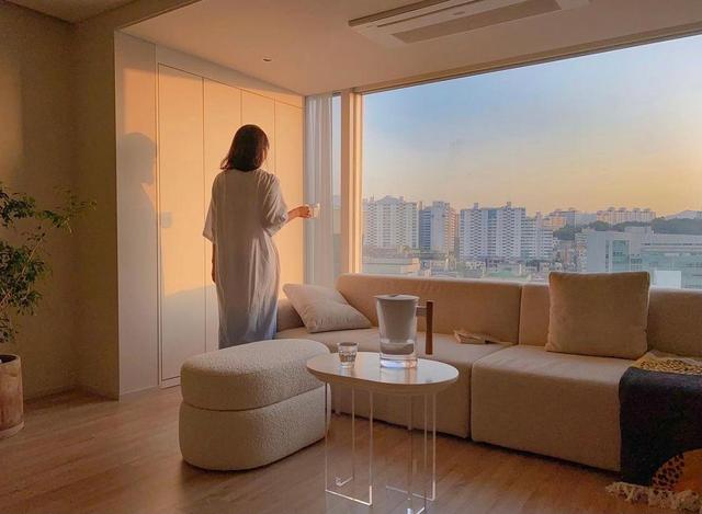 韩国女主随手布置的家火了！全屋温暖治愈，网友：太有品味了！