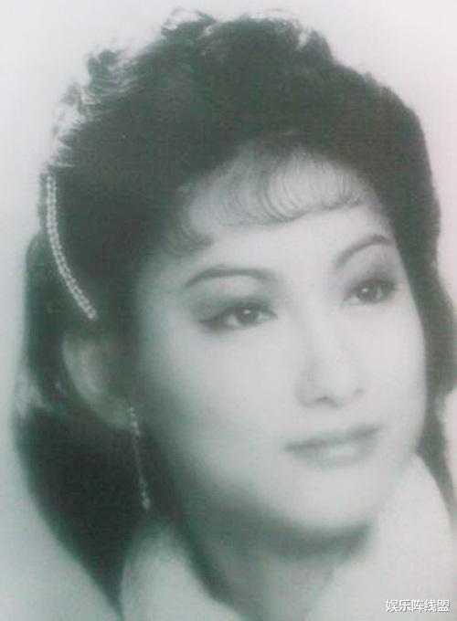 惠英红|惠英红苦难情史：被富二代嫌弃，遭男友背叛，苦等水兵48年仍未婚