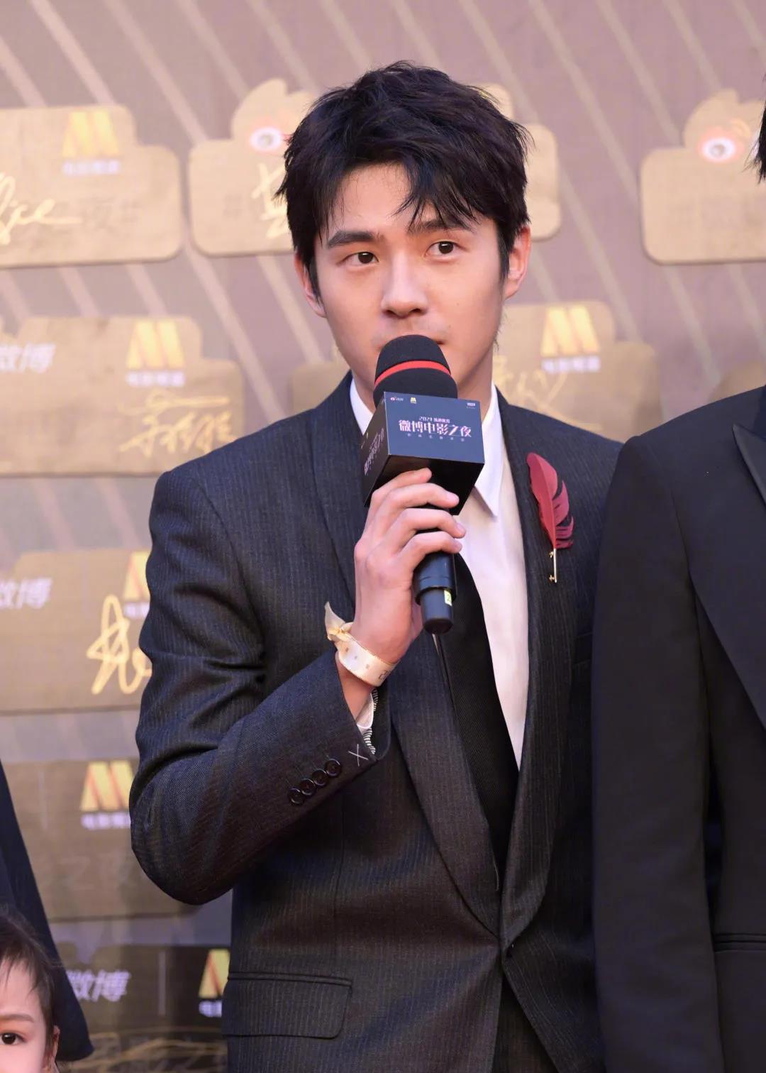 贾玲|电影之夜红毯：国际章土了，倪妮居然也败了，贾玲真的不能再胖了