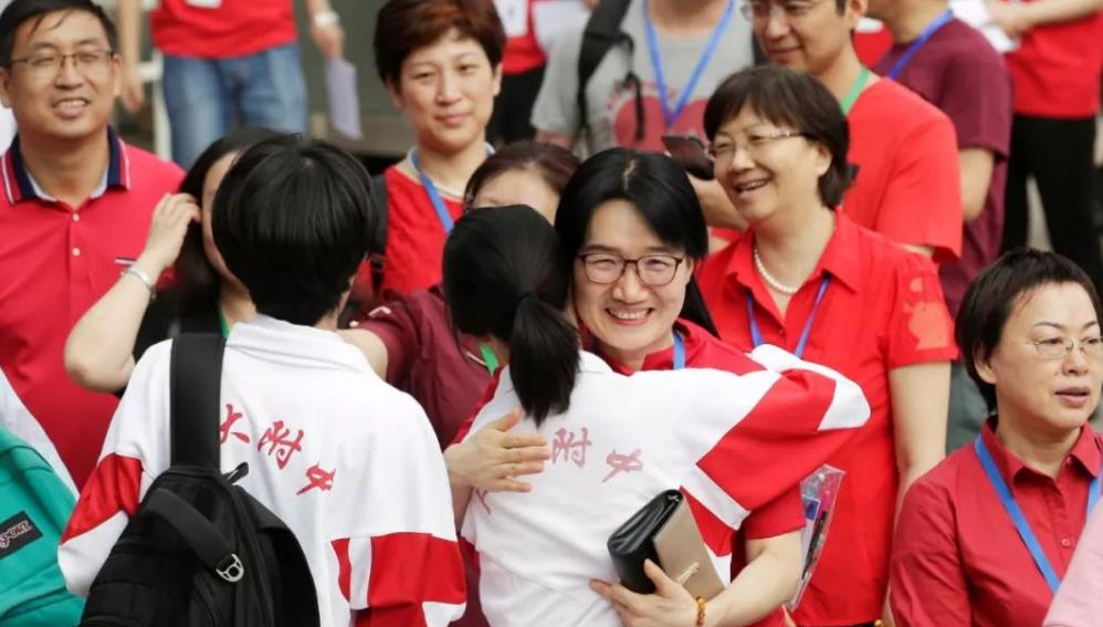 吴洪娜聊说育儿|高考失利，学生选择复读还是“读本升研”？敢于尝试才能实现梦想