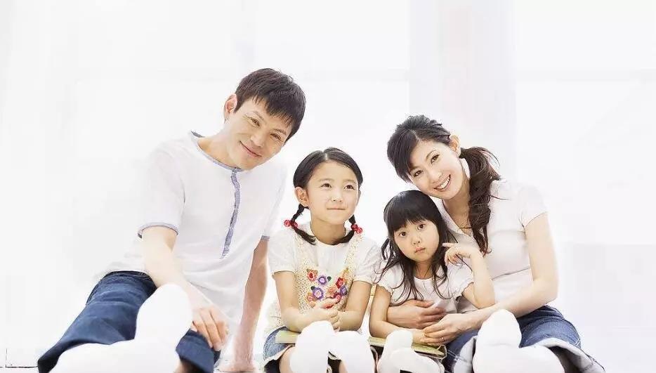 育儿铺子|产妇三胎生下四胞胎，一家八口靠借钱维生，网友：拼儿子惹的祸