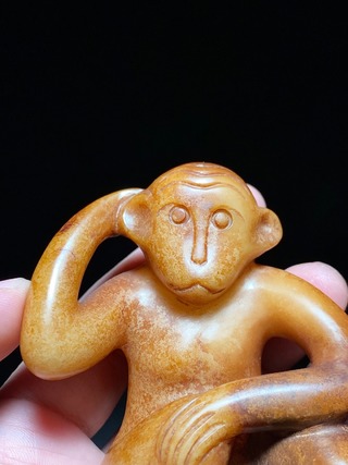 和田玉籽料|明 和田玉籽料受沁 玉猴 摆件
