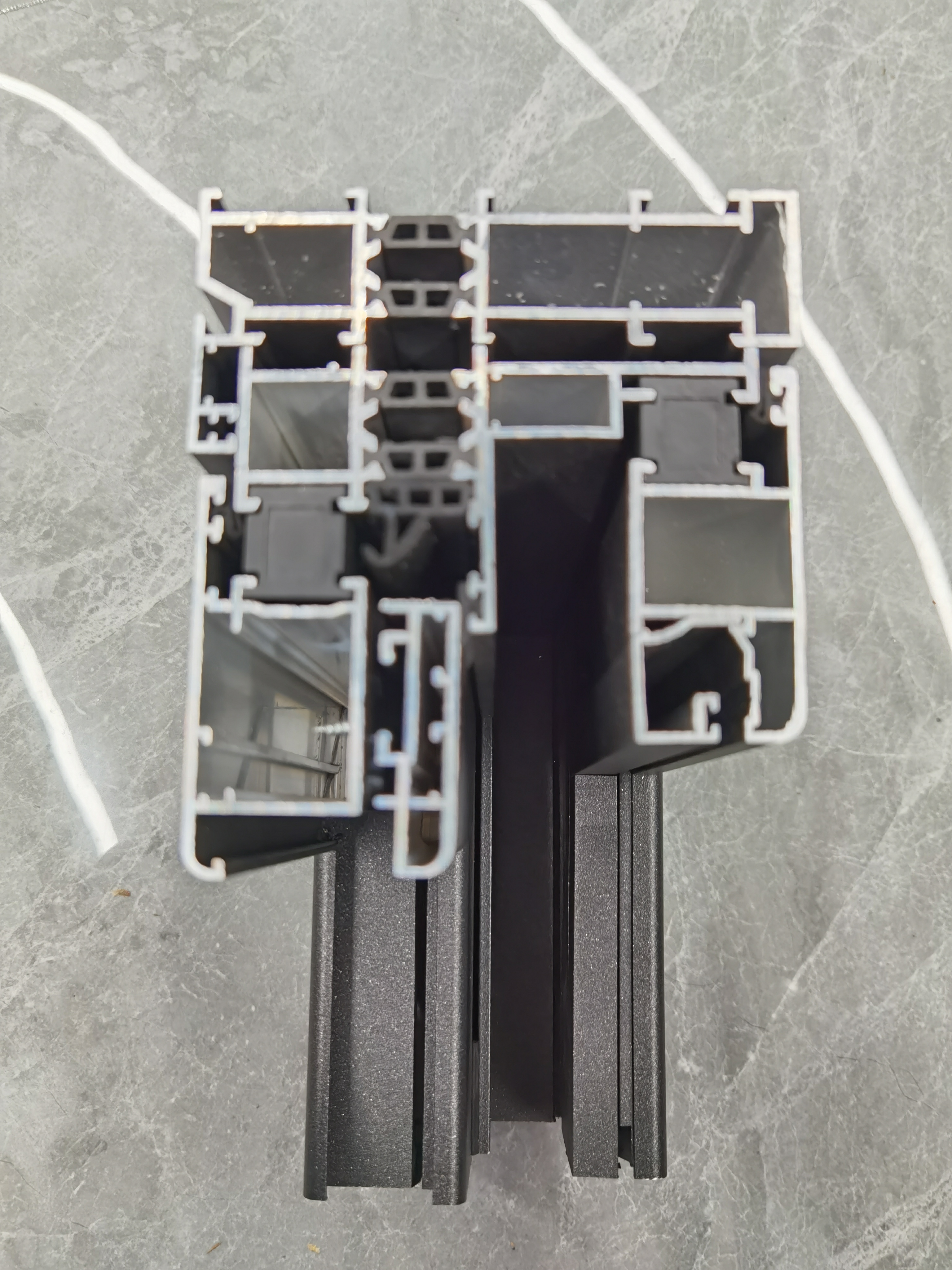 买门窗千万不要只关注铝材厚度和型材宽度