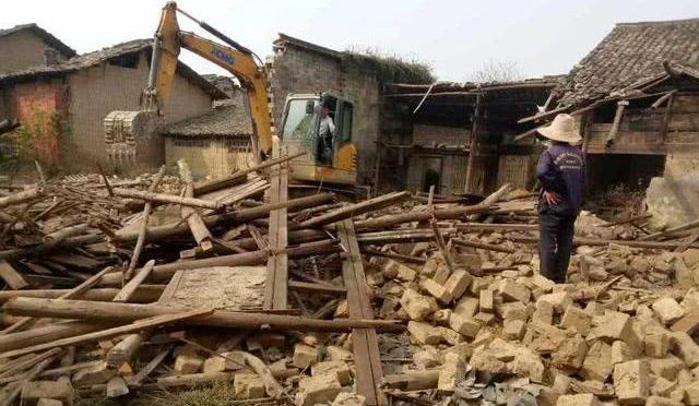 小超侃事|有农民要“弃城回乡”?只有“5类人”能迁回农村,有哪些要求?