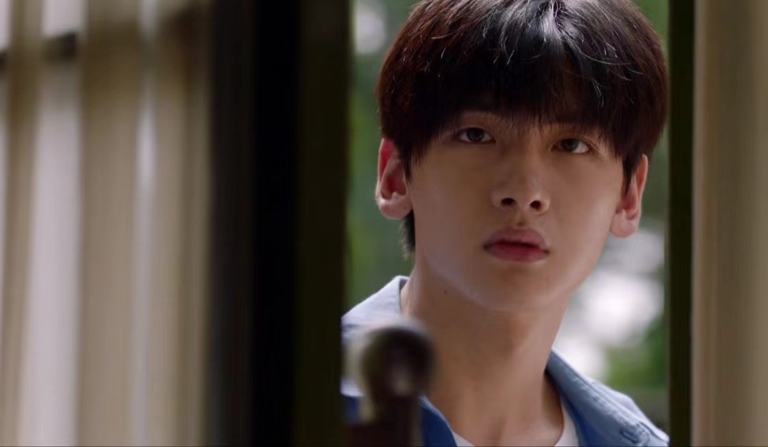 闫妮|闫妮新剧大变样，皮肤吹弹可破，造型“张力”太欲，美得移不开眼