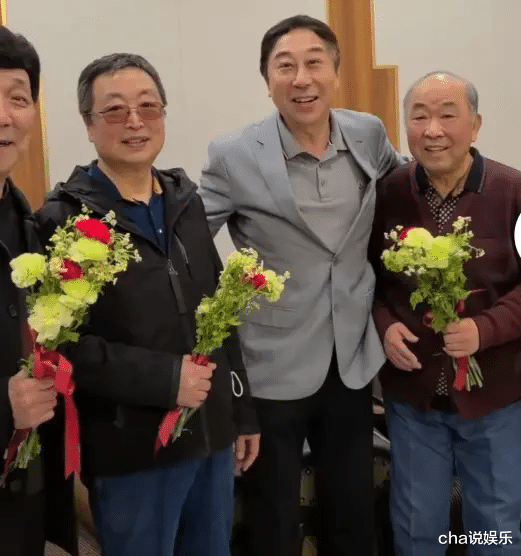 cha说娱乐 明星怎么过五一？种菜、春游野餐、热心游客拍照，还有被堵高速的