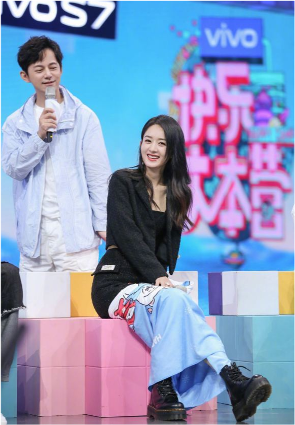 赵丽颖|赵丽颖单身后不再避嫌，将与何炅一起录制新综艺，此前曾表白过何老师