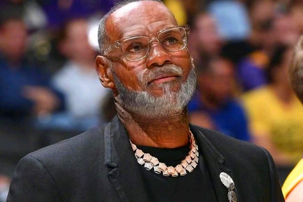 勒布朗·詹姆斯|詹姆斯35342分，超越贾巴尔还要多长时间？说出来你别不信