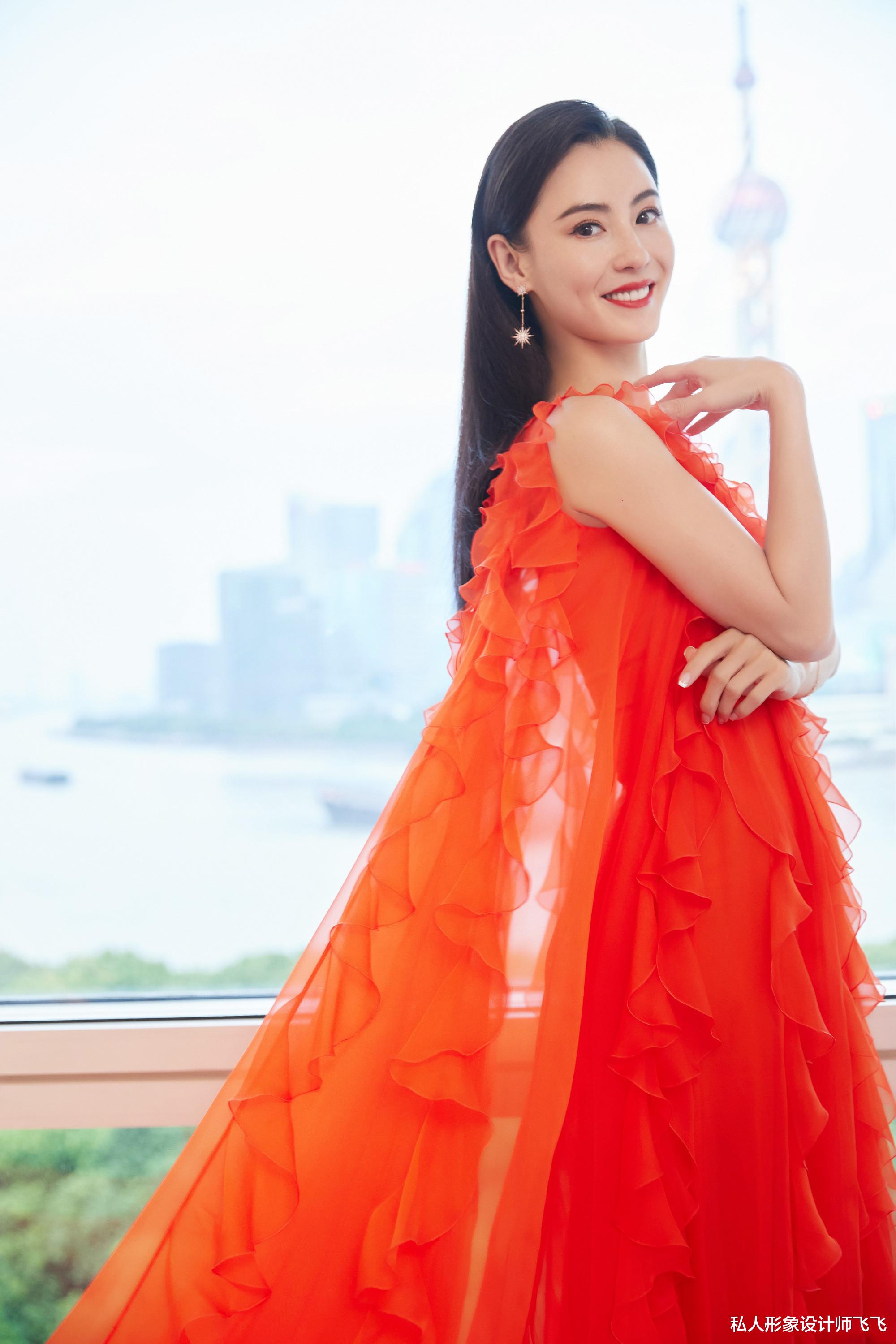 私人形象设计师飞飞|不要误以为是暖皮就可以随便穿暖色,其实还有细分,穿错容易显老