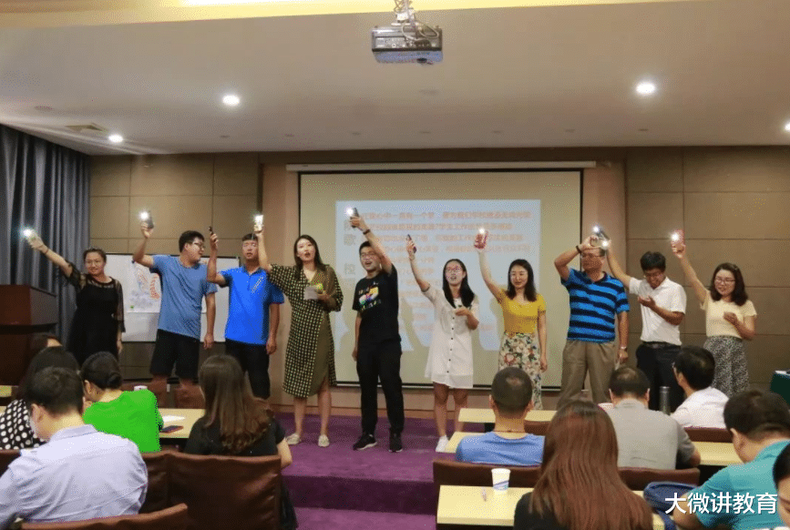 大学生|为什么研究生都想要当辅导员，工资单说明原因，是羡慕的味道