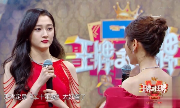 关晓彤|难怪女星不愿与毛晓彤同框，关晓彤和她站一起，才知冷白皮多优越