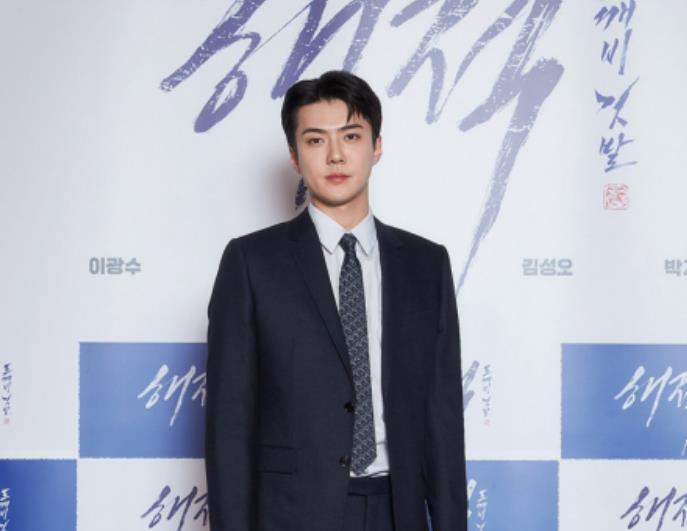 街拍|EXO世勋被撩！向光洙求救遭冷回：不要叫我！