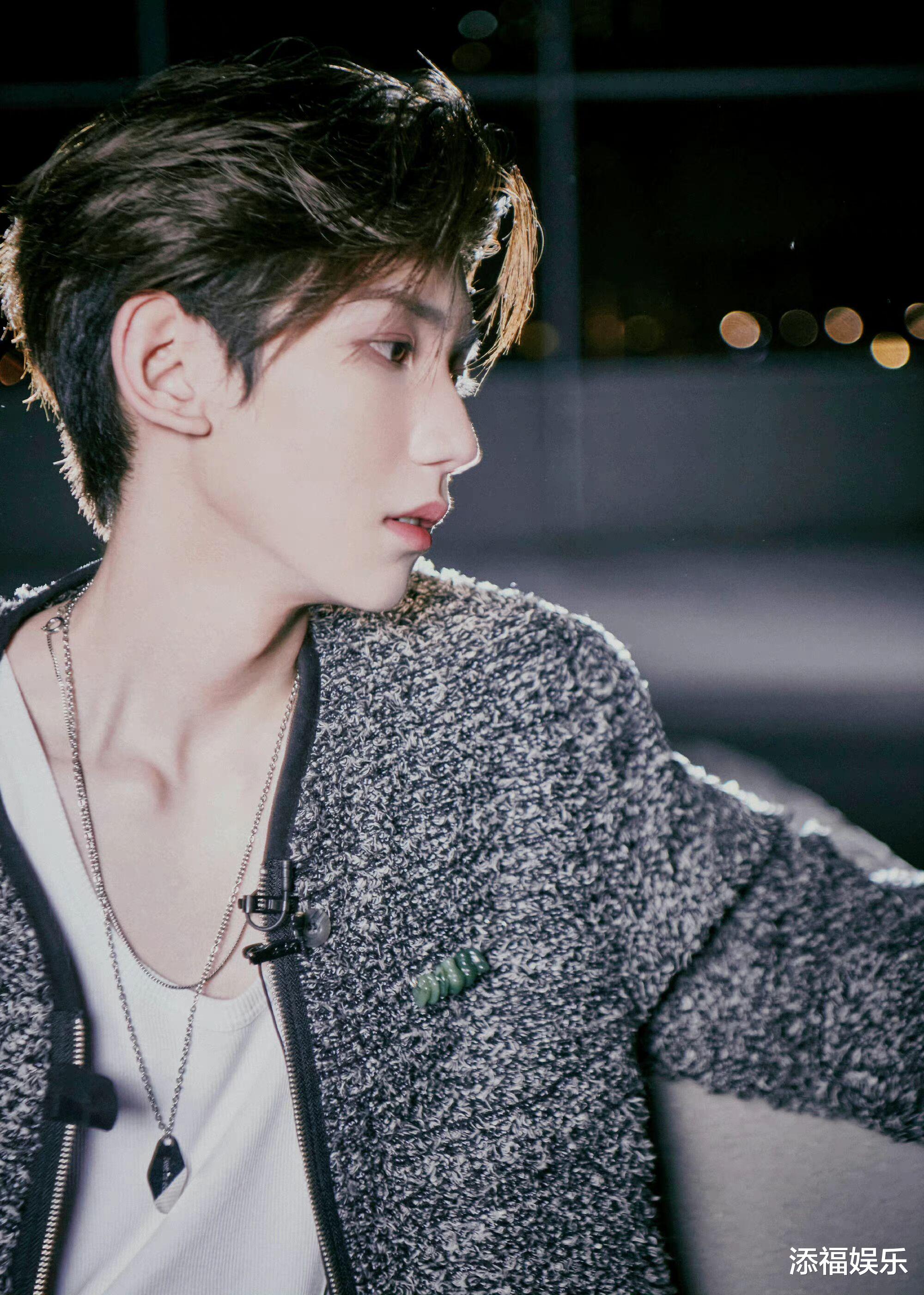 王源|王源亲自拍《夏野了》实体专辑开箱视频，傲娇展示自己的00001号