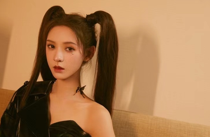 发型|张予曦晒双马尾照片，照片中的她，简直美的不像话！