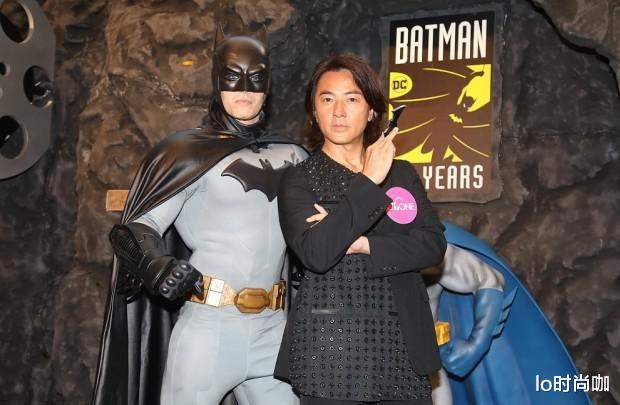 lo时尚咖|郑伊健“追星”大成功，和蝙蝠侠同框留念，童心未泯太可爱