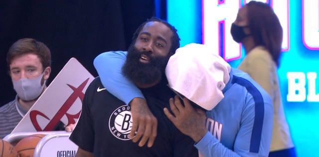 篮网队|哈登塔克赛后遮嘴私聊画面曝光有信号暗示篮网招募鞋王已得先机