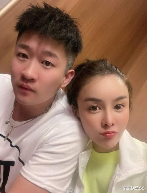 曹云金|曹云金公开新恋情，小女友晒九张恩爱照片，双方谢谢大家的关注