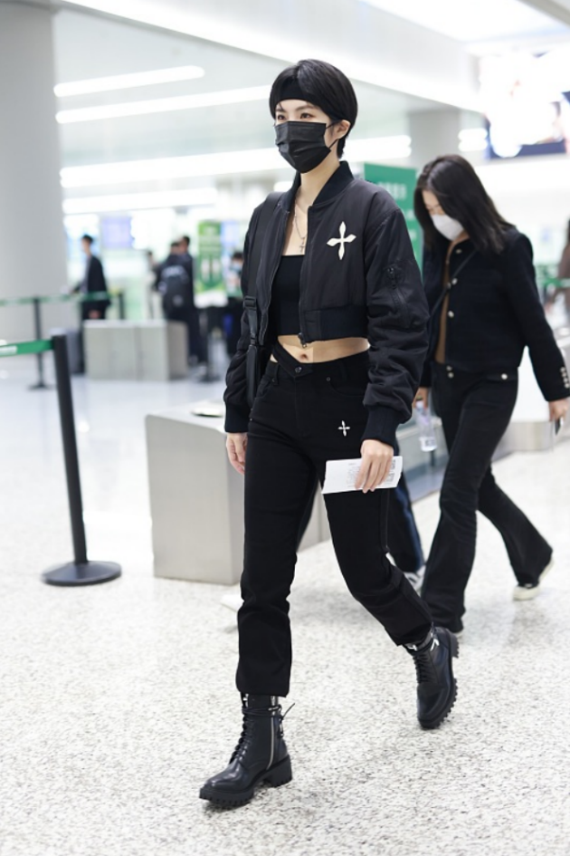 穿衣搭配 孟晚舟妹妹的打扮越来越“男性化”了,穿一身黑配短发,像帅小伙