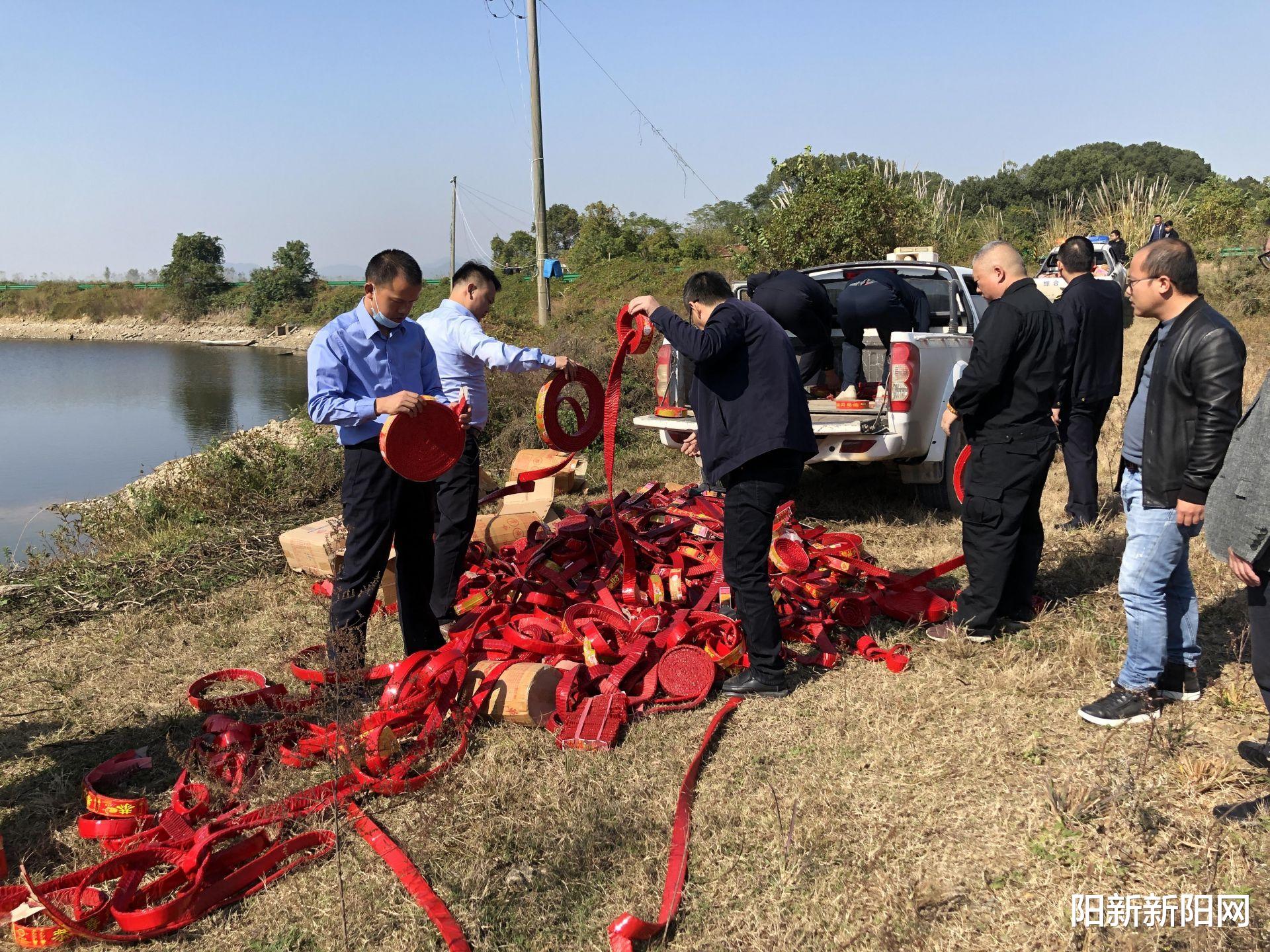 阳新新闻:富池镇六家非法销售烟花爆竹商铺被查处
