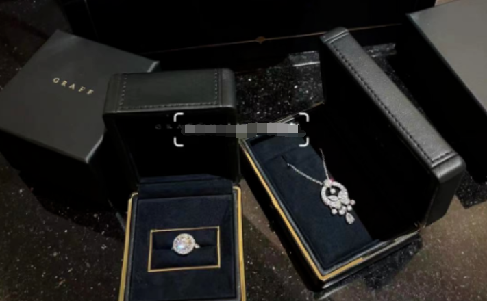 富二代|她美的王思聪遇到也得舔狗！老公却丑得像一桩冤案，她到底图他啥