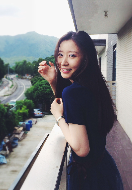 黄橙子|漂亮的凤凰卫视黄橙子，她是炫目的选美冠军，也是很宅的新闻主播