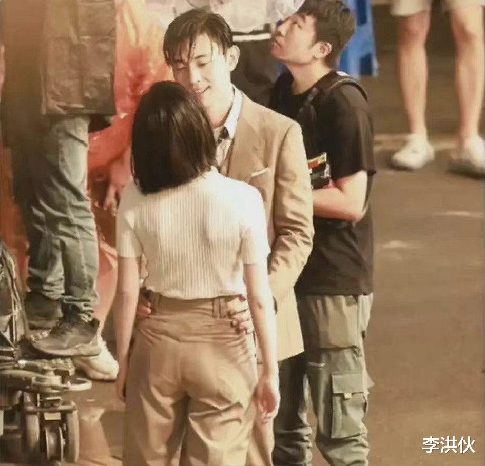 邓伦|《夜旅人》路透曝光，倪妮和邓伦CP感爆棚，粉丝却撕得天昏地暗