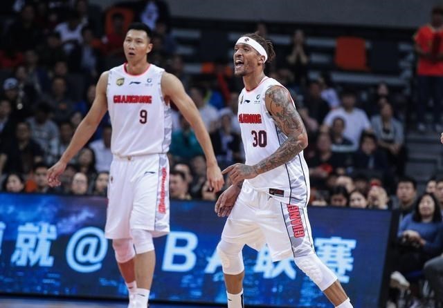 广东男篮|老熟人要回来？超级外援或重返广东宏远，朱芳雨酝酿大手笔