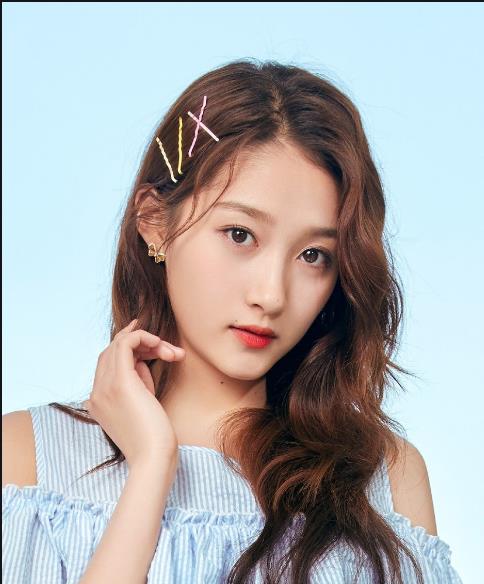 杨幂|张一山关晓彤大学拍戏被偶遇，生图暴露真实身高，张一山有一米七？