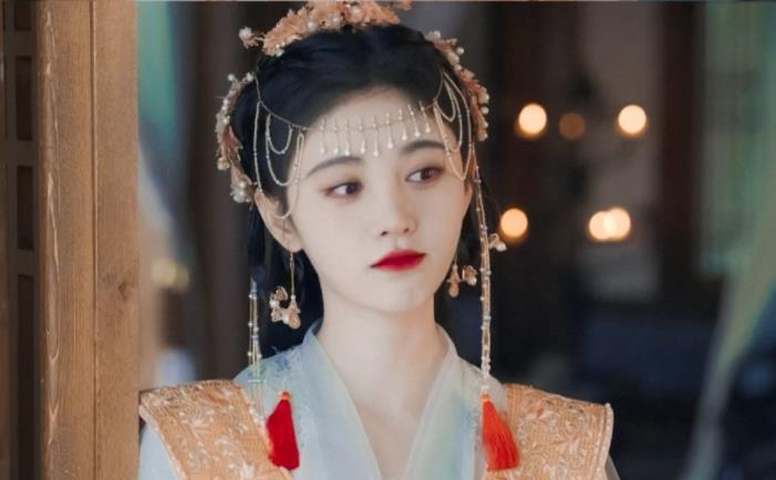花匠小美 3天播放量破亿，鞠婧祎新剧赢了服化道，豆瓣却飘满了差评
